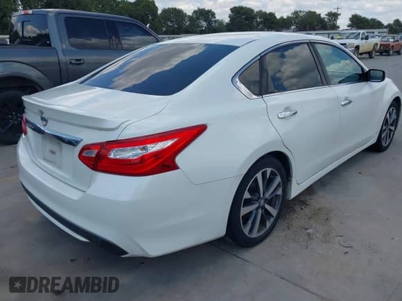 2016 Nissan Altima SR z VIN 1N4AL3AP9GC174124, wystawiony jako IAAI lot #42916669 z przebiegiem 113 367 mil mil oraz . Historia ofert i sprzedaży dostępna na DreamBid. Obrazek 4.