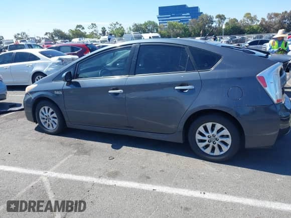 2013 Toyota Prius with VIN JTDKN3DP1D3045424, listed as a IAAI auction lot 42684078 with 178,910 mi miles and . Bid and sale history available at DreamBid. Image 14.