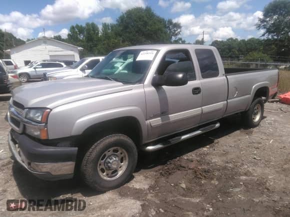 2004 Chevrolet Silverado 2500HD LS with VIN 1GCHK29U04E338229, listed as a IAAI auction lot 42258316 with 166,507 mi miles and . Bid and sale history available at DreamBid. Image 2.