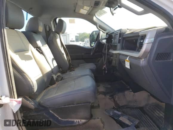 2023 Ford F-250 XL z VIN 1FTBF2BA4PED76965, wystawiony jako Copart lot #52188675 z przebiegiem Nie podano mil oraz Szkoda całkowita • Salvage title. Historia ofert i sprzedaży dostępna na DreamBid. Obrazek 7.