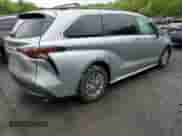 2022 Toyota Sienna XLE z VIN 5TDYSKFC0NS063131, wystawiony jako Copart lot #56177945 z przebiegiem 27 520 mil mil oraz Szkoda całkowita • Salvage title. Historia ofert i sprzedaży dostępna na DreamBid. Obrazek 3.