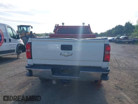 2018 Chevrolet Silverado 2500HD Work Truck z VIN 1GC1CUEG8JF187480, wystawiony jako IAAI lot #42976777 z przebiegiem 170 850 mil mil oraz . Historia ofert i sprzedaży dostępna na DreamBid. Obrazek 16.