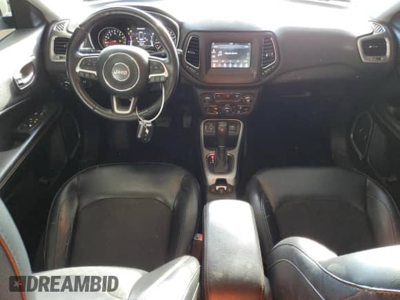 2018 Jeep Compass Latitude z VIN 3C4NJCBB2JT265560, wystawiony jako Copart lot #86600075 z przebiegiem 135 347 mil mil oraz Czysty tytuł • Clean title. Historia ofert i sprzedaży dostępna na DreamBid. Obrazek 8.