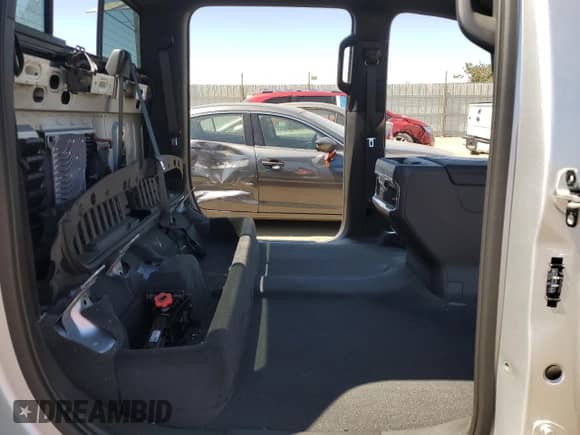 2023 Chevrolet Silverado 3500HD High Country с VIN 2GC4YVEY2P1706861, выставлен на аукционе Copart как лот 71689245 с пробегом 8 953 миль миль и На запчасти • Non repairable. История ставок и продаж доступна на DreamBid. Изображение 10.