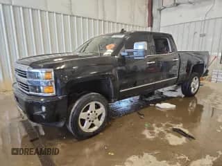 2015 Chevrolet Silverado 2500HD High Country z VIN 1GC1KXE83FF641946, wystawiony jako Copart lot #81592535 z przebiegiem Nie podano mil oraz Nie do naprawy • Non repairable. Historia ofert i sprzedaży dostępna na DreamBid. Obrazek 1.