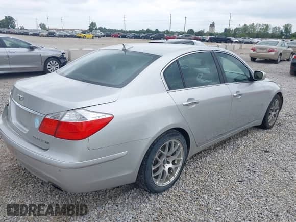 2011 Hyundai Genesis с VIN KMHGC4DFXBU121119, выставлен на аукционе IAAI как лот 43037422 с пробегом 139 483 миль миль и . История ставок и продаж доступна на DreamBid. Изображение 4.