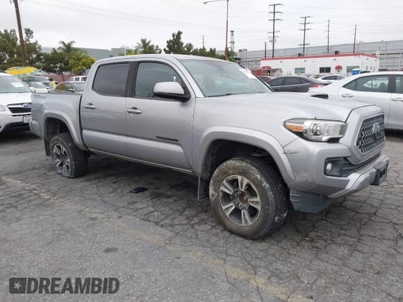 2019 Toyota Tacoma SR5 с VIN 3TMAZ5CN3KM104917, выставлен на аукционе IAAI как лот 43210298 с пробегом 136 976 миль миль и . История ставок и продаж доступна на DreamBid. Изображение 1.