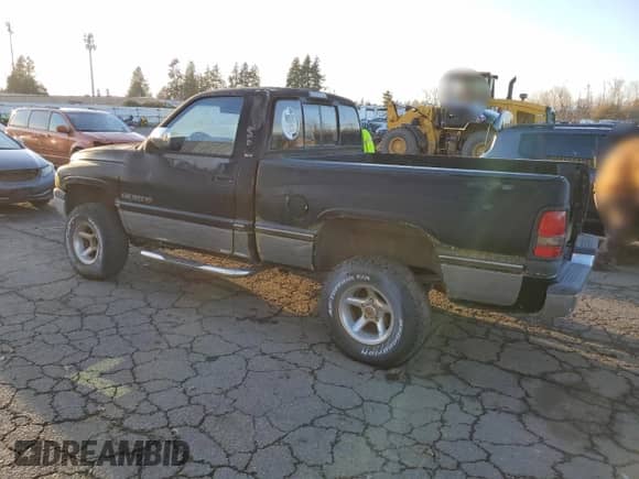 1994 Dodge 1500 with VIN 3B7HF16Z1RM555174, listed as a Copart auction lot 50260145 with 147,885 mi miles and Salvage title. Bid and sale history available at DreamBid. Image 2.