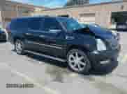 2008 Cadillac Escalade ESV с VIN 1GYFK66888R221139, выставлен на аукционе IAAI как лот 42671536 с пробегом 200 752 миль миль и . История ставок и продаж доступна на DreamBid. Изображение 1.