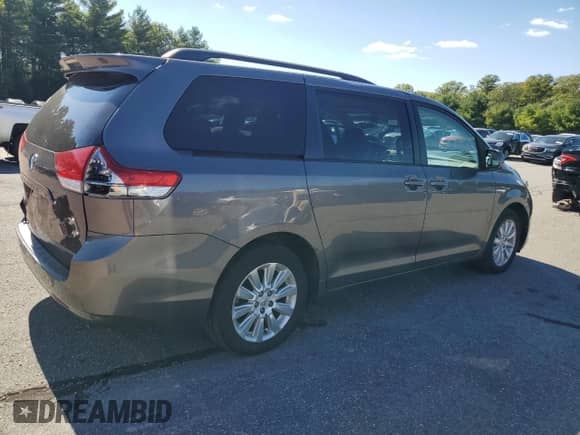 2011 Toyota Sienna LE z VIN 5TDJK3DC0BS016347, wystawiony jako Copart lot #82002085 z przebiegiem 175 752 mil mil oraz Szkoda całkowita • Salvage title. Historia ofert i sprzedaży dostępna na DreamBid. Obrazek 3.