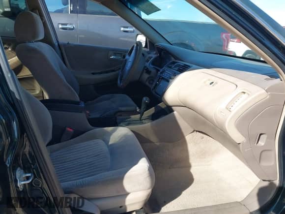 1998 Honda Accord LX z VIN 1HGCG1646WA035364, wystawiony jako IAAI lot #41409101 z przebiegiem 223 678 mil mil oraz . Historia ofert i sprzedaży dostępna na DreamBid. Obrazek 5.