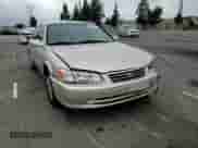 2001 Toyota Camry LE z VIN JT2BG22K910568515, wystawiony jako Copart lot #81886215 z przebiegiem 149 747 mil mil oraz Szkoda całkowita • Salvage title. Historia ofert i sprzedaży dostępna na DreamBid. Obrazek 13.