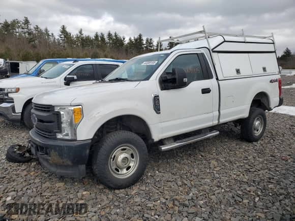 2017 Ford F-250 XLT с VIN 1FTBF2B60HEC88184, выставлен на аукционе Copart как лот 44569105 с пробегом 124 583 миль миль и Списание • Salvage title. История ставок и продаж доступна на DreamBid. Изображение 1.
