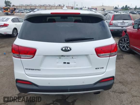 2017 Kia Sorento EX с VIN 5XYPH4A55HG317349, выставлен на аукционе IAAI как лот 43249411 с пробегом 143 685 миль миль и . История ставок и продаж доступна на DreamBid. Изображение 16.