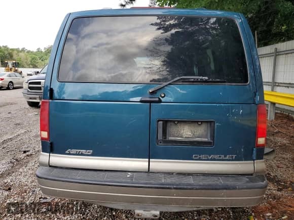 2002 Chevrolet Astro с VIN 1GNDM19X02B110895, выставлен на аукционе Copart как лот 70704784 с пробегом 176 736 миль миль и Списание • Salvage title. История ставок и продаж доступна на DreamBid. Изображение 6.