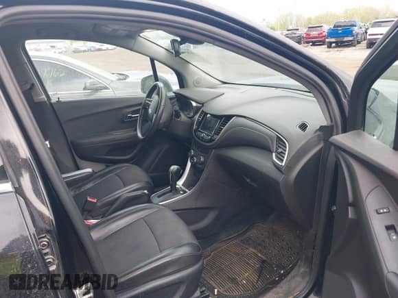 2018 Chevrolet Trax LT z VIN 3GNCJLSB3JL333301, wystawiony jako IAAI lot #42099364 z przebiegiem 108 953 mil mil oraz . Historia ofert i sprzedaży dostępna na DreamBid. Obrazek 5.