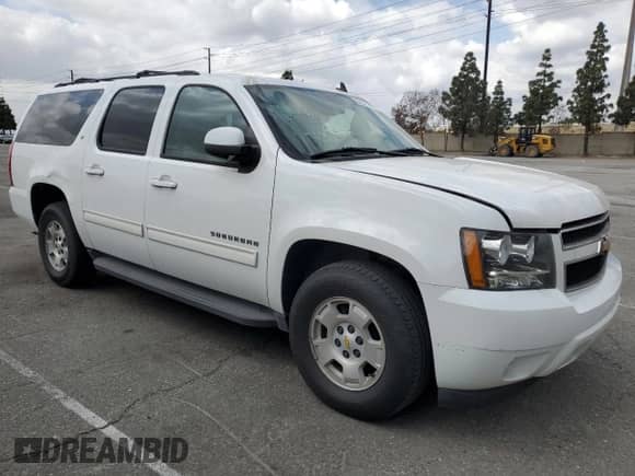 2010 Chevrolet Suburban LT z VIN 1GNUCJE05AR210539, wystawiony jako Copart lot #54875855 z przebiegiem 166 305 mil mil oraz Czysty tytuł • Clean title. Historia ofert i sprzedaży dostępna na DreamBid. Obrazek 4.