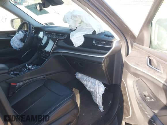 2024 Jeep Grand Cherokee с VIN 1C4RJYB61RC714817, выставлен на аукционе IAAI как лот 43222742 с пробегом 11 309 миль миль и . История ставок и продаж доступна на DreamBid. Изображение 5.