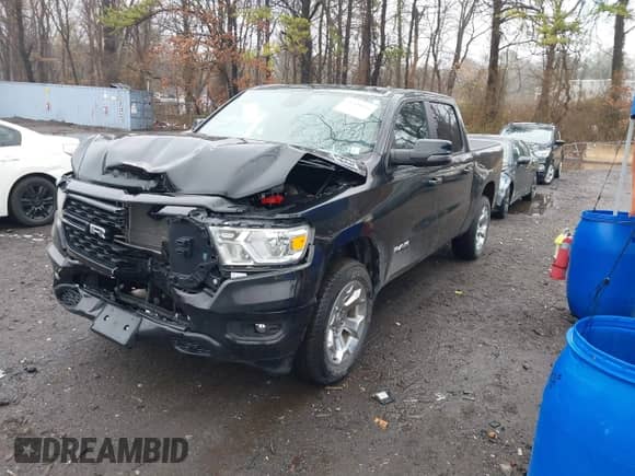 2024 Ram 1500 Big Horn z VIN 1C6RRFFG2RN129322, wystawiony jako IAAI lot #41928116 z przebiegiem 13 303 mil mil oraz . Historia ofert i sprzedaży dostępna na DreamBid. Obrazek 2.