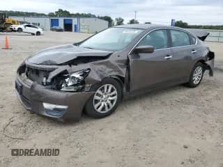 2015 Nissan Altima SV z VIN 1N4AL3AP1FC414975, wystawiony jako Copart lot #69459135 z przebiegiem 135 300 mil mil oraz Szkoda całkowita • Salvage title. Historia ofert i sprzedaży dostępna na DreamBid. Obrazek 1.