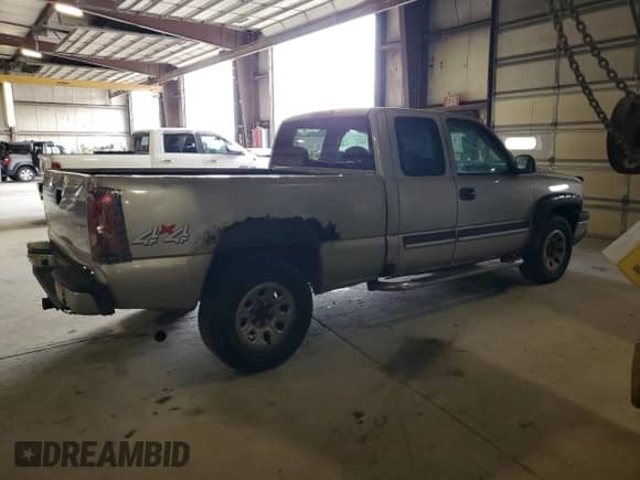 2006 Chevrolet Silverado 1500 LT3 z VIN 1GCEK19Z96Z167954, wystawiony jako Copart lot #64427625 z przebiegiem 181 512 mil mil oraz Czysty tytuł • Clean title. Historia ofert i sprzedaży dostępna na DreamBid. Obrazek 3.