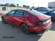 2025 Hyundai Sonata SEL z VIN KMHL64JA9SA438048, wystawiony jako IAAI lot #42884044 z przebiegiem 21 273 mil mil oraz . Historia ofert i sprzedaży dostępna na DreamBid. Obrazek 3.