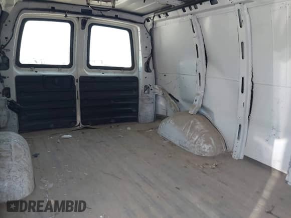 2013 Chevrolet Express Cargo z VIN 1GCWGGBA6D1164616, wystawiony jako IAAI lot #43212841 z przebiegiem 298 070 mil mil oraz . Historia ofert i sprzedaży dostępna na DreamBid. Obrazek 8.