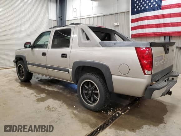 2004 Chevrolet Avalanche z VIN 3GNEK12T24G158555, wystawiony jako Copart lot #57819055 z przebiegiem 178 294 mil mil oraz Czysty tytuł • Clean title. Historia ofert i sprzedaży dostępna na DreamBid. Obrazek 2.