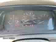 2001 Toyota Camry LE z VIN 4T1BF22KX1U957744, wystawiony jako Copart lot #87041735 z przebiegiem 288 061 mil mil oraz Szkoda całkowita • Salvage title. Historia ofert i sprzedaży dostępna na DreamBid. Obrazek 9.