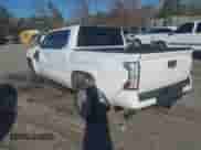 2024 Toyota Tacoma SR5 z VIN 3TMKB5FN4RM002301, wystawiony jako IAAI lot #41489792 z przebiegiem 12 965 mil mil oraz . Historia ofert i sprzedaży dostępna na DreamBid. Obrazek 3.