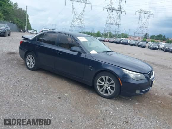 2010 BMW 5 Series 535i xDrive z VIN WBANV9C5XAC390928, wystawiony jako IAAI lot #42623175 z przebiegiem 140 500 mil mil oraz . Historia ofert i sprzedaży dostępna na DreamBid. Obrazek 1.