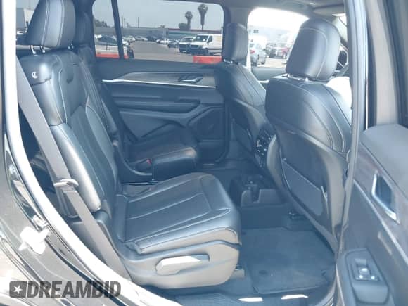 2025 Jeep Grand Cherokee Limited with VIN 1C4RJKBG1S8646906, listed as a IAAI auction lot 42466166 with 2,151 mi miles and . Bid and sale history available at DreamBid. Image 8.
