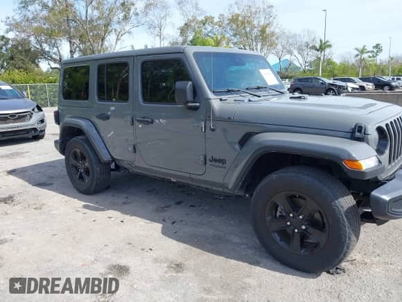 2021 Jeep Wrangler Unlimited Sahara Altitude z VIN 1C4HJXENXMW610004, wystawiony jako IAAI lot #41434506 z przebiegiem 27 726 mil mil oraz . Historia ofert i sprzedaży dostępna na DreamBid. Obrazek 6.
