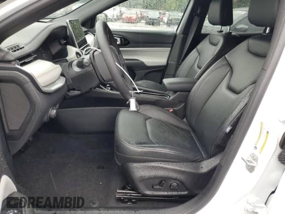2025 Jeep Compass Limited с VIN 3C4NJDCN8ST621137, выставлен на аукционе Copart как лот 84600095 с пробегом 898 миль миль и Чистый • Clean title. История ставок и продаж доступна на DreamBid. Изображение 7.