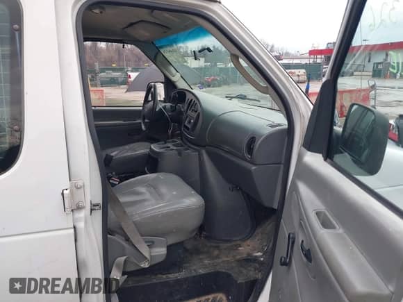 2003 Ford Econoline Cargo with VIN 1FTNE24L73HA78109, listed as a IAAI auction lot 41684326 with 245,963 mi miles and . Bid and sale history available at DreamBid. Image 5.