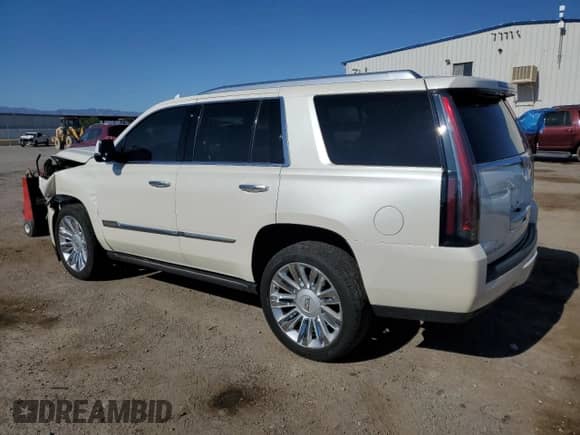 2015 Cadillac Escalade Platinum z VIN 1GYS4PKJ9FR665117, wystawiony jako Copart lot #61683545 z przebiegiem 88 742 mil mil oraz Szkoda całkowita • Salvage title. Historia ofert i sprzedaży dostępna na DreamBid. Obrazek 2.