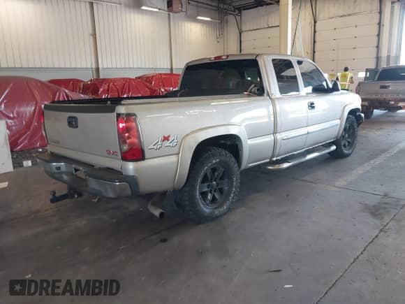 2004 GMC Sierra 1500 SLE with VIN 2GTEK19T941364026, listed as a IAAI auction lot 42985577 with 168,480 mi miles and . Bid and sale history available at DreamBid. Image 4.