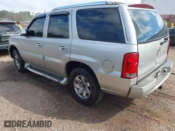 2005 Cadillac Escalade z VIN 1GYEK63N85R240601, wystawiony jako IAAI lot #43413324 z przebiegiem Nie podano mil oraz . Historia ofert i sprzedaży dostępna na DreamBid. Obrazek 3.