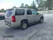 2007 Chevrolet Tahoe LTZ z VIN 1GNFK13077R132501, wystawiony jako IAAI lot #43162107 z przebiegiem Nie podano mil oraz . Historia ofert i sprzedaży dostępna na DreamBid. Obrazek 4.