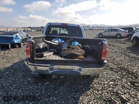 2006 Toyota Tacoma с VIN 5TEUU42N36Z306530, выставлен на аукционе Copart как лот 82293625 с пробегом 220 562 миль миль и Списание • Salvage title. История ставок и продаж доступна на DreamBid. Изображение 6.