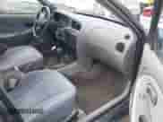 2000 Hyundai Elantra GLS z VIN KMHJF35F9YU990177, wystawiony jako IAAI lot #41779807 z przebiegiem 175 114 mil mil oraz . Historia ofert i sprzedaży dostępna na DreamBid. Obrazek 5.