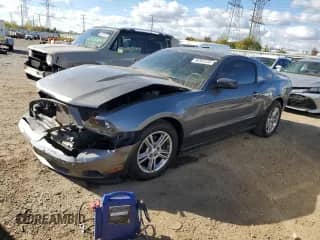 2012 Ford Mustang V6 z VIN 1ZVBP8AM8C5285202, wystawiony jako Copart lot #90382535 z przebiegiem 127 956 mil mil oraz Czysty tytuł • Clean title. Historia ofert i sprzedaży dostępna na DreamBid. Obrazek 1.