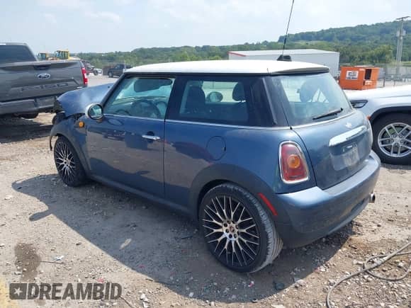 2010 MINI Hardtop с VIN WMWMF3C58ATZ64206, выставлен на аукционе IAAI как лот 43224847 с пробегом 121 463 миль миль и . История ставок и продаж доступна на DreamBid. Изображение 3.