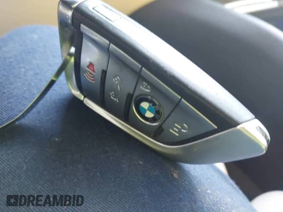 2019 BMW 5 Series 530e z VIN WBAJA9C58KB391755, wystawiony jako IAAI lot #42659993 z przebiegiem 56 296 mil mil oraz . Historia ofert i sprzedaży dostępna na DreamBid. Obrazek 11.