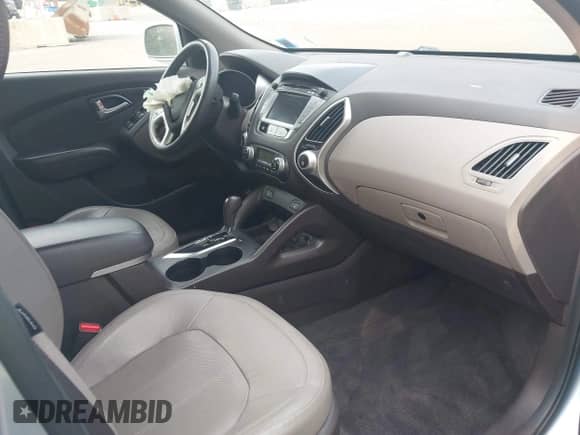 2013 Hyundai Tucson GLS с VIN KM8JUCACXDU597736, выставлен на аукционе IAAI как лот 42502236 с пробегом 58 307 миль миль и . История ставок и продаж доступна на DreamBid. Изображение 5.