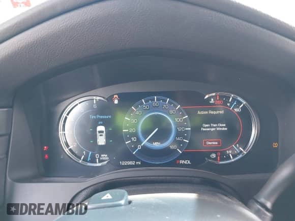 2017 Cadillac Escalade Luxury z VIN 1GYS3BKJ4HR354882, wystawiony jako IAAI lot #41920813 z przebiegiem 122 982 mil mil oraz . Historia ofert i sprzedaży dostępna na DreamBid. Obrazek 7.