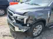 2024 Ford F-150 Lariat z VIN 1FTFW5L57RFB58262, wystawiony jako IAAI lot #42255702 z przebiegiem 4 763 mil mil oraz . Historia ofert i sprzedaży dostępna na DreamBid. Obrazek 6.