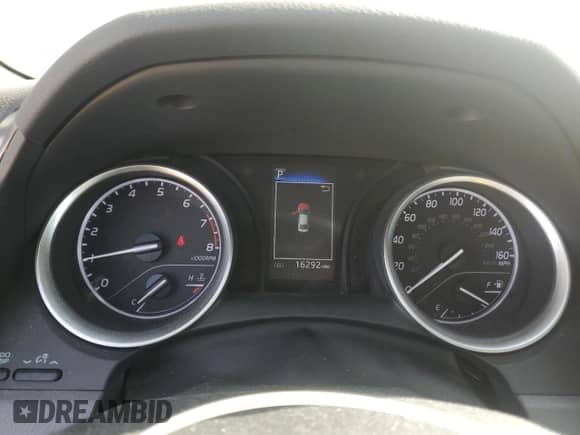 2021 Toyota Camry LE z VIN 4T1R11AK8MU455540, wystawiony jako Copart lot #82185805 z przebiegiem 16 292 mil mil oraz Szkoda całkowita • Salvage title. Historia ofert i sprzedaży dostępna na DreamBid. Obrazek 9.