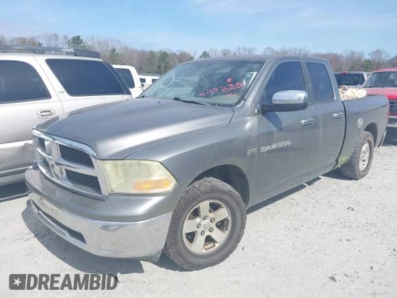 2011 Ram 1500 Big Horn z VIN 1D7RB1GT4BS503714, wystawiony jako IAAI lot #41552300 z przebiegiem 264 797 mil mil oraz . Historia ofert i sprzedaży dostępna na DreamBid. Obrazek 2.