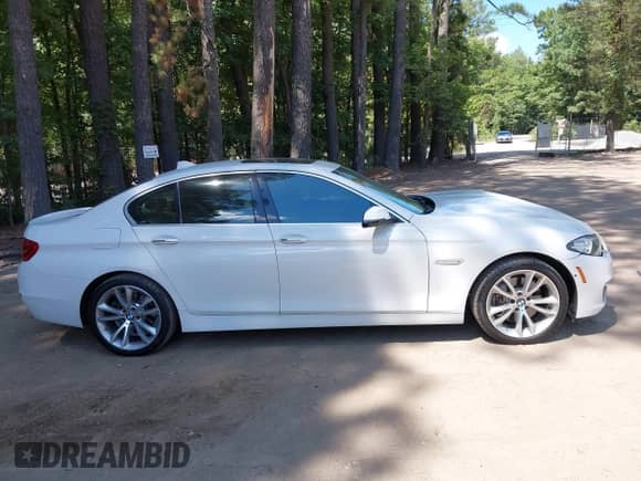 2014 BMW 5 Series 535i с VIN WBA5B1C50ED480633, выставлен на аукционе IAAI как лот 43120267 с пробегом 167 823 миль миль и . История ставок и продаж доступна на DreamBid. Изображение 13.